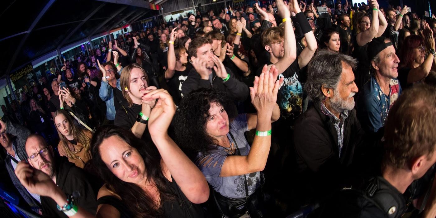 Fans an der Rocknacht Tennwil